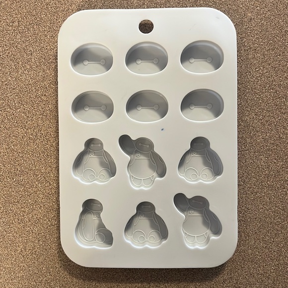 Baymax ice cube tray - Picture 2 of 3
